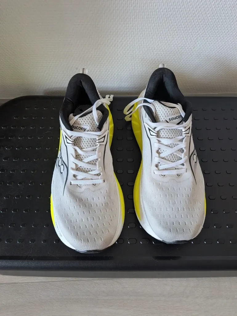 Gebrauchtes Saucony Triumph 22 bike — Bild 2 von 6