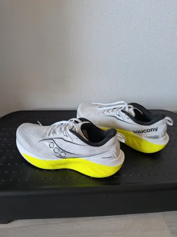 Brugt Saucony Triumph 22 Running Shoes