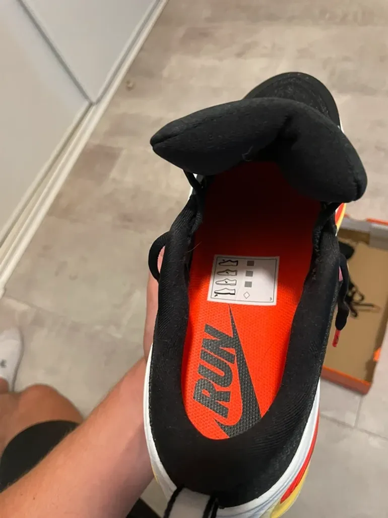 Used Nike Vomero Plus bike — image 9 of 10