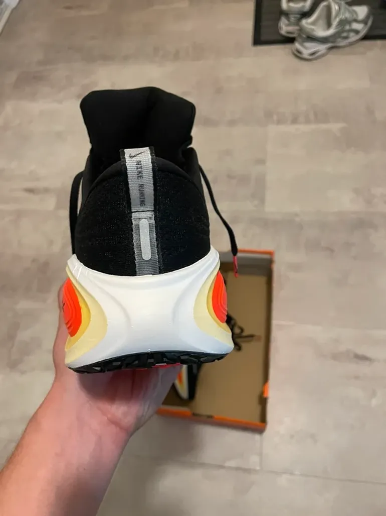 Used Nike Vomero Plus bike — image 4 of 10