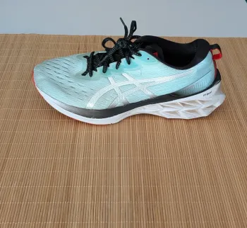 Asics Novablast 5 bike d'occasion — image 2 sur 5