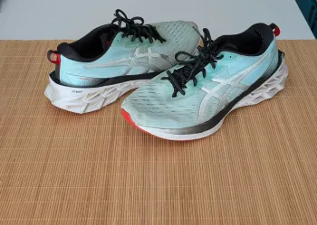 Tweedehands Asics Novablast 5 Running Shoes