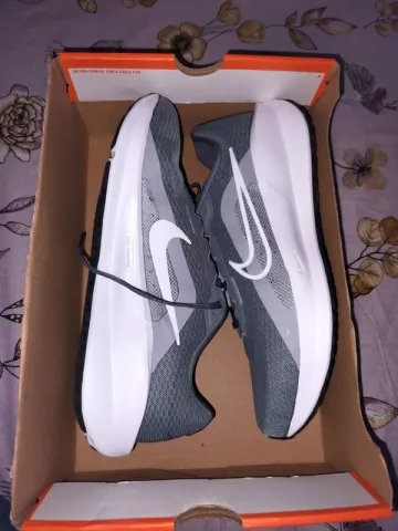 Used Nike Downshifter 13 Running Shoes