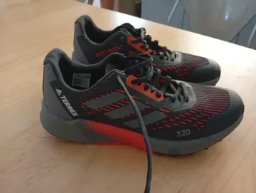 Used Adidas Terrex 320 Running Shoes