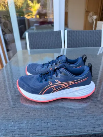 Käytetty Asics Gel Cumulus 27 Running Shoes