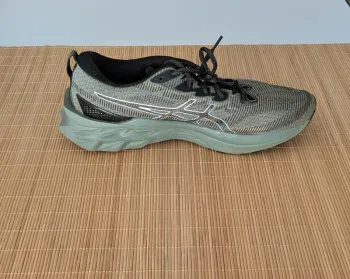 Used Asics Novablast 5 bike — image 3 of 6