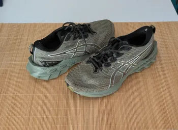 Used Asics Novablast 5 Running Shoes