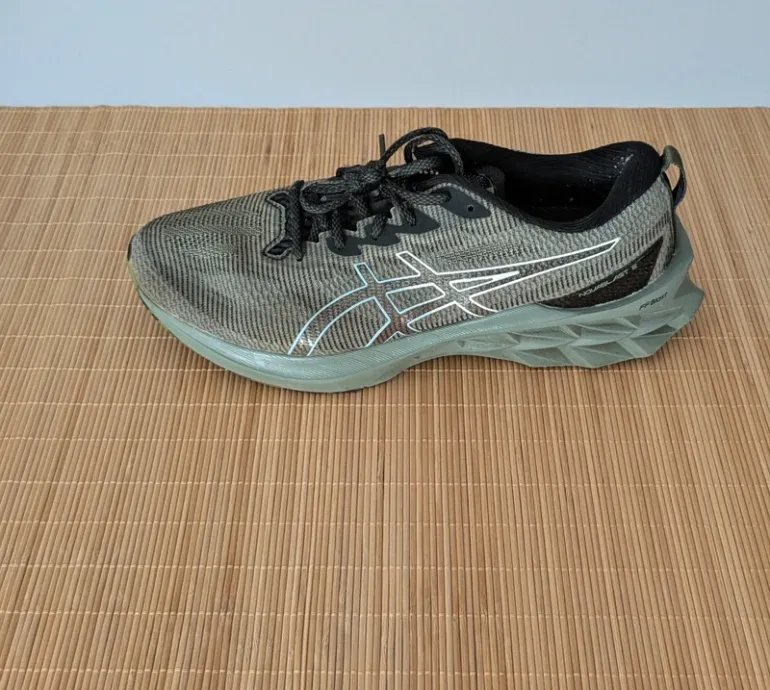 Used Asics Novablast 5 bike — image 2 of 6