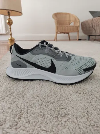 Gebrauchtes Hyper Nike Pegasus Trail 3 Running Shoes