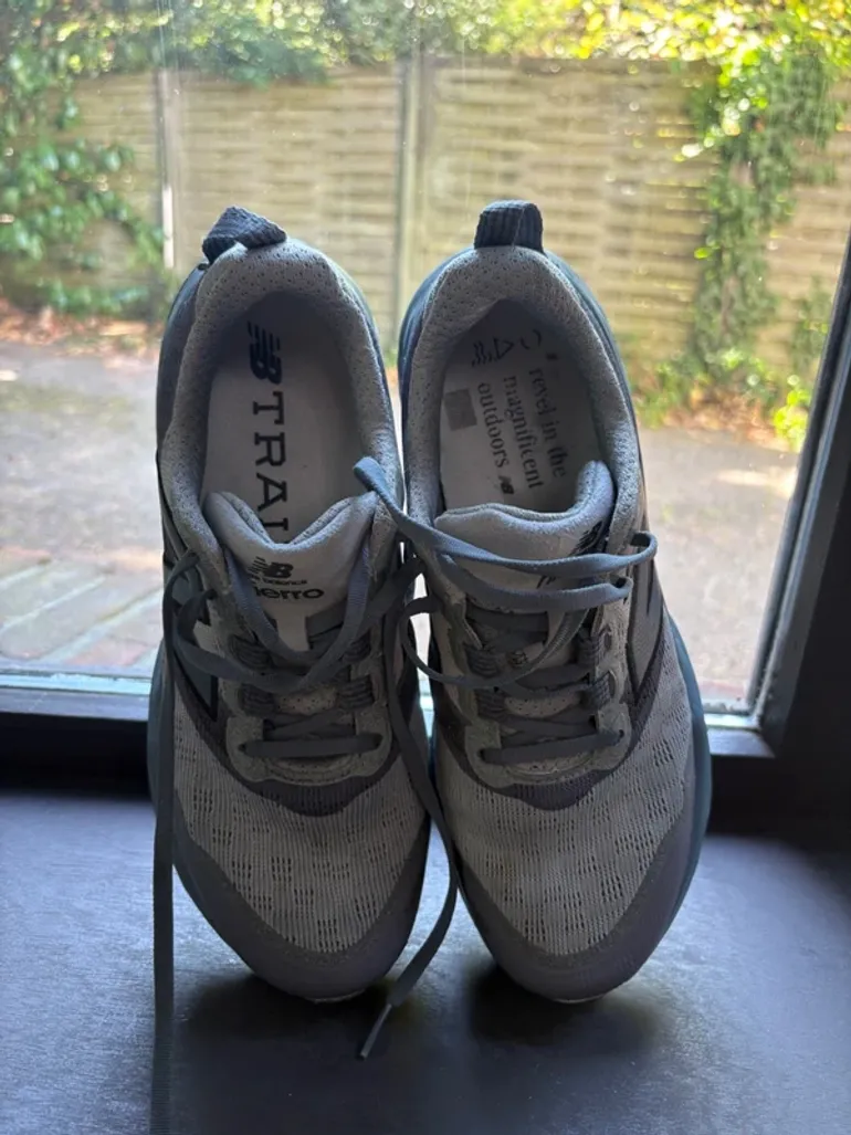 Used New Balance Hierro v9 bike — image 2 of 7