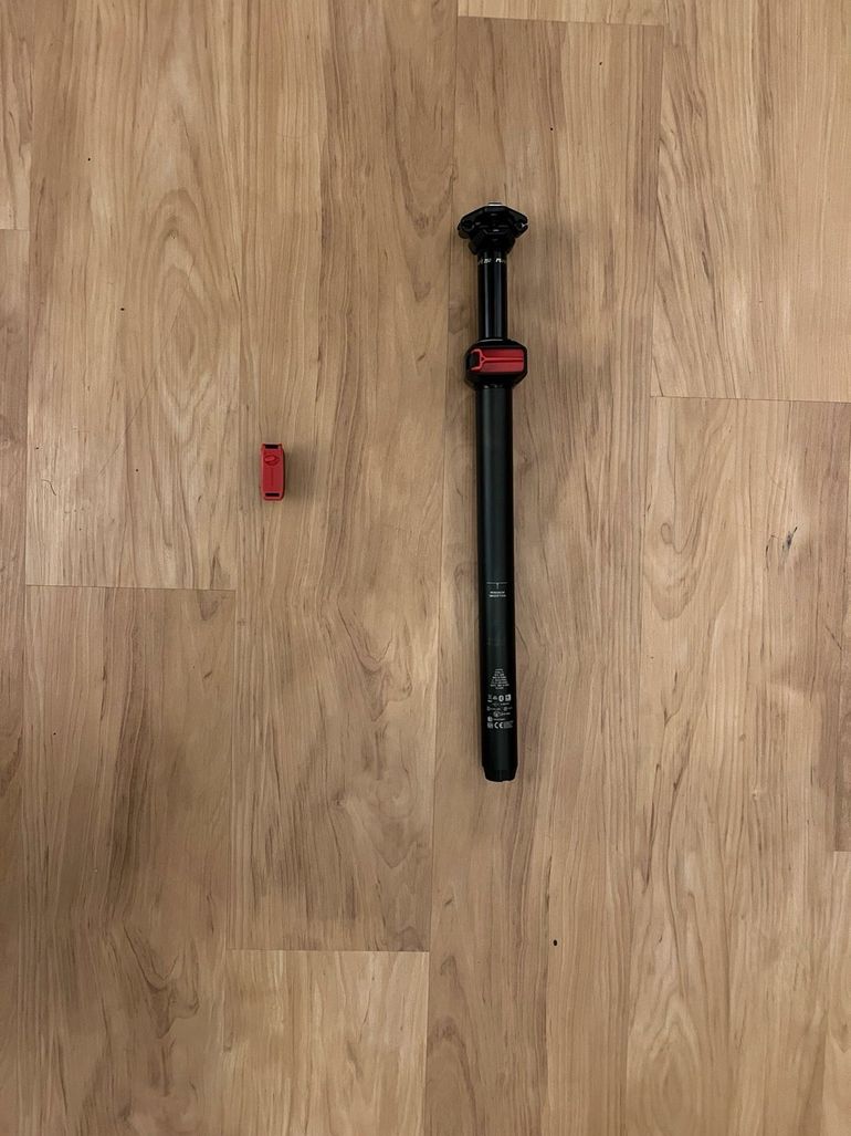 Brugt RockShox Reverb AXS 2025 bike — billede 2 af 13