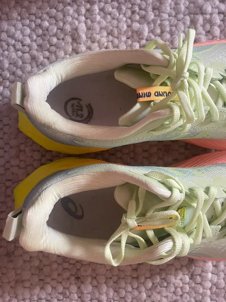 Used Asics Novablast 4 Paris bike — image 6 of 6