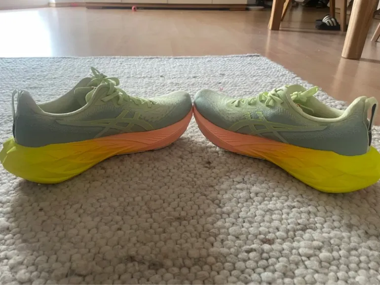Used Asics Novablast 4 Paris bike — image 3 of 6