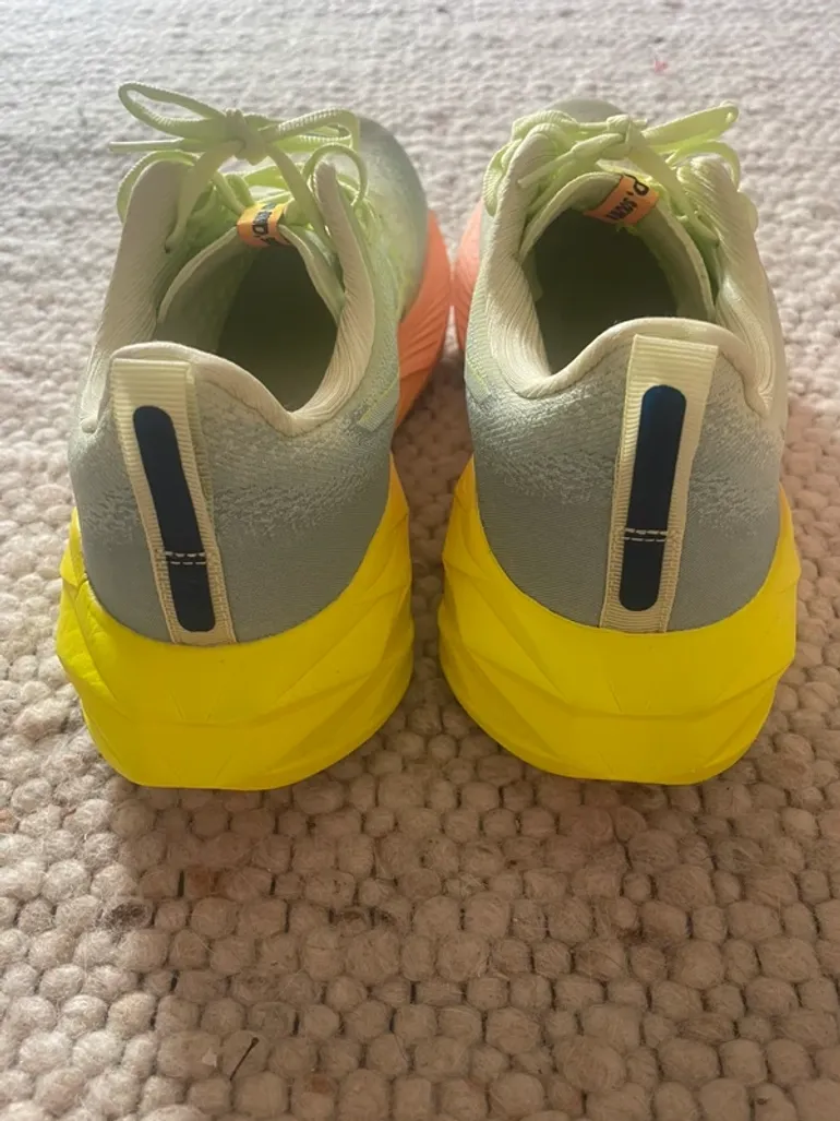 Used Asics Novablast 4 Paris bike — image 2 of 6