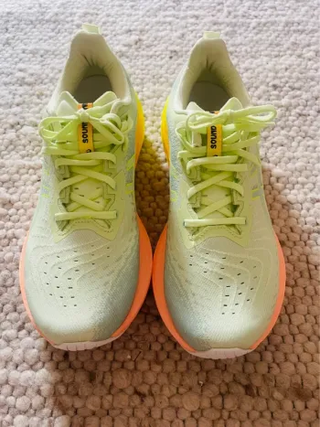 Asics Novablast 4 Paris Running Shoes d'occasion