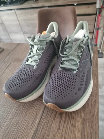 Used Saucony Ride 18 Running Shoes