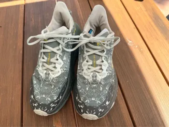 Used Hoka Speedgoat 6 GTX bike — image 2 of 5