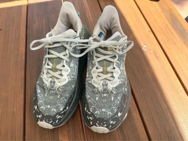 Used Hoka Speedgoat 6 GTX bike — image 2 of 5