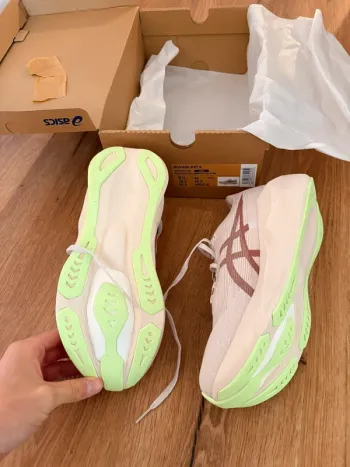 Used Asics Novablast 6 bike — image 3 of 5