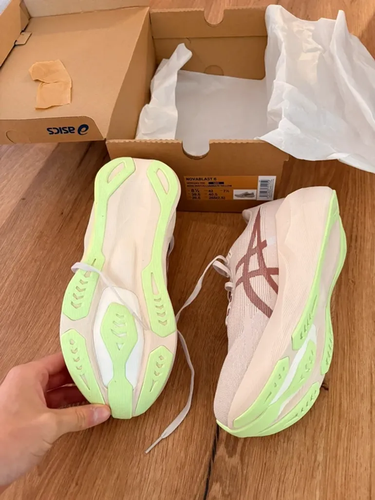 Used Asics Novablast 6 bike — image 3 of 5