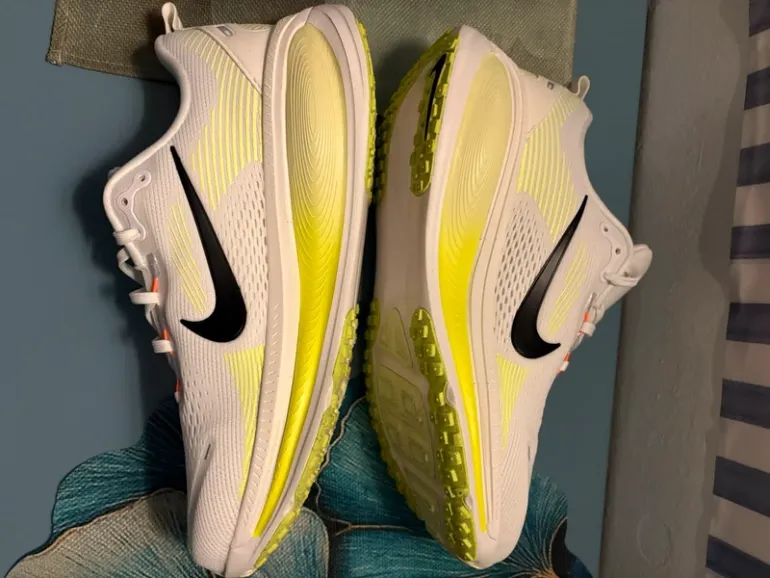 Used Nike Vomero 18 bike — image 3 of 10