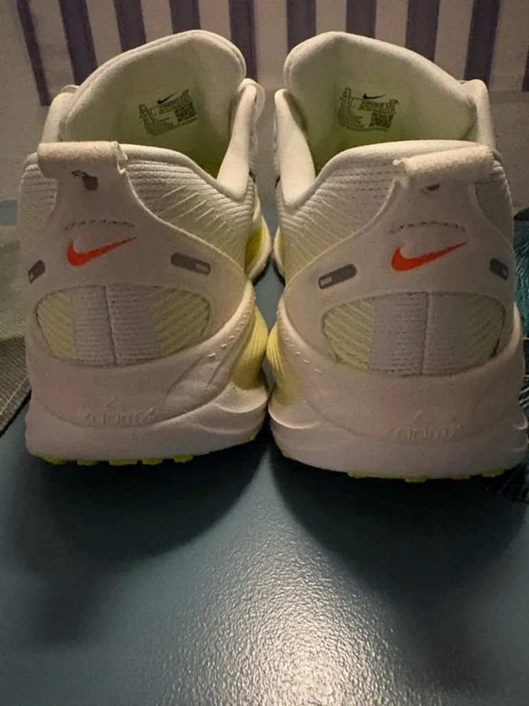 Used Nike Vomero 18 bike — image 8 of 10