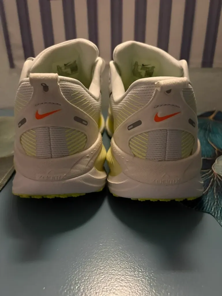 Used Nike Vomero 18 bike — image 9 of 10
