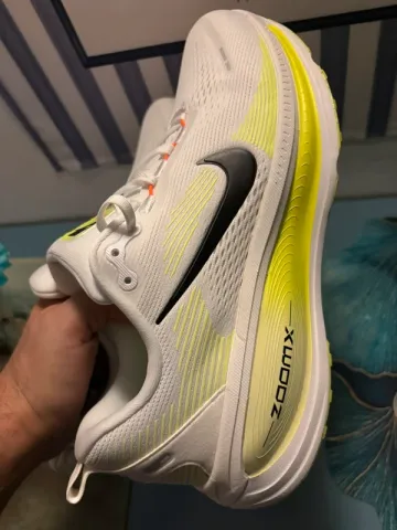 Käytetty Nike Vomero 18 Running Shoes