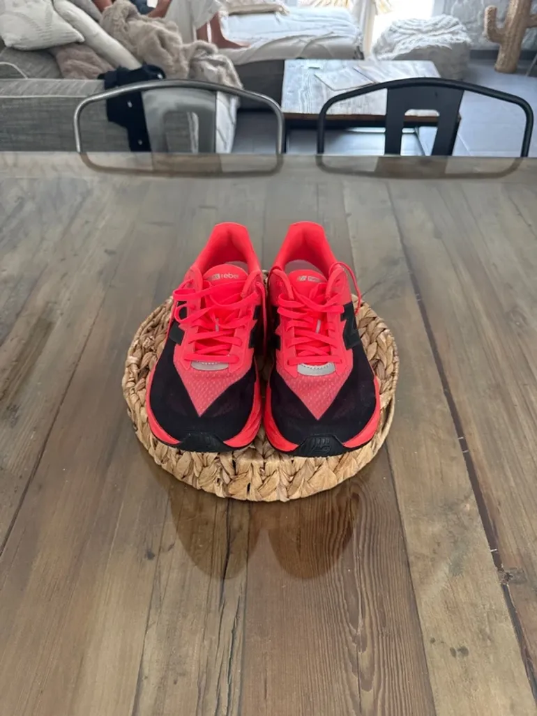 Used New Balance FuelCell Rebel V5 bike — image 2 of 11