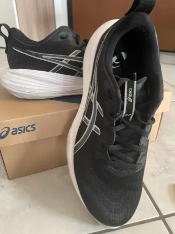 Używany Asics Gel-Cumulus 27 Running Shoes