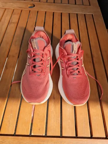 Käytetty Asics Nimbus 27 Running Shoes