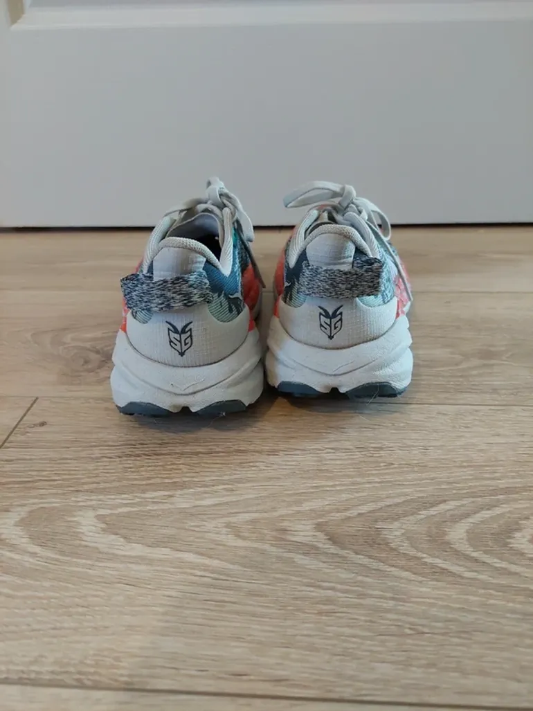 Used Hoka Speedgoat 6 bike — image 5 of 10