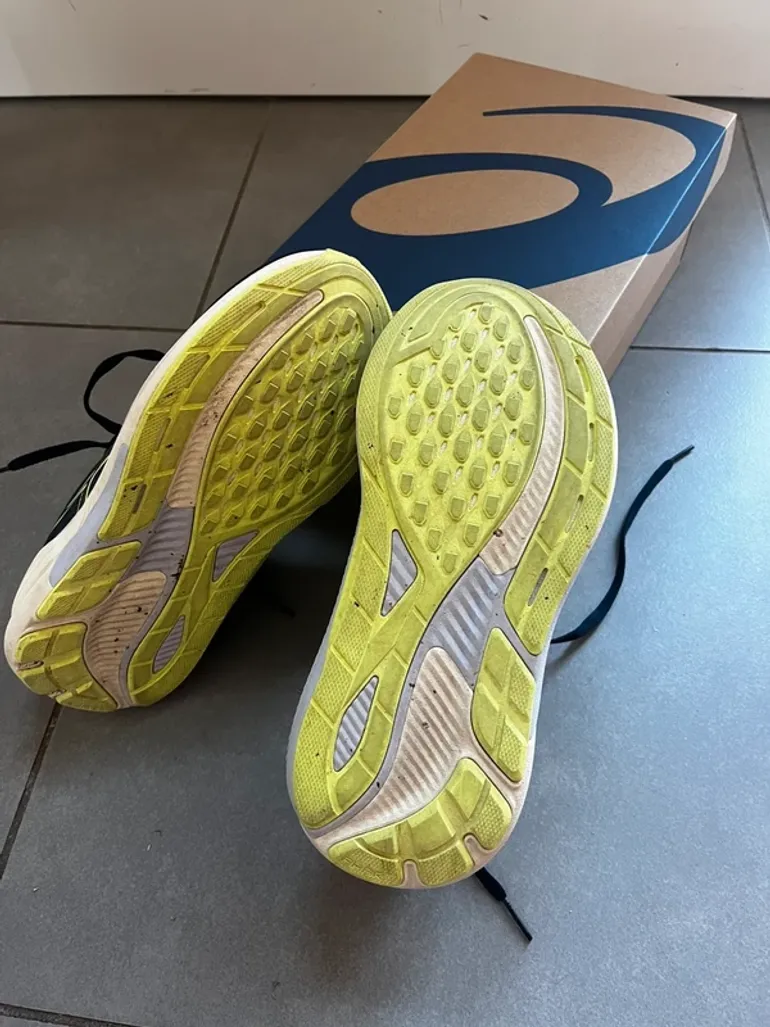 Used Asics GT 4000 4 bike — image 3 of 5