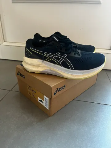 Käytetty Asics GT 4000 4 Running Shoes