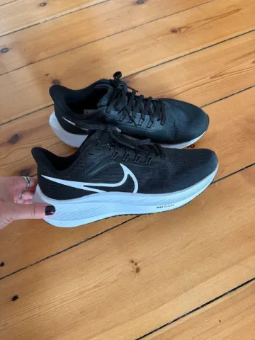 Käytetty Nike Running shoes Running Shoes