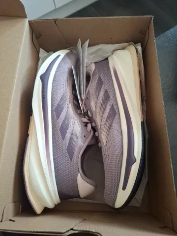 Käytetty Supernova Rise W Running Shoes
