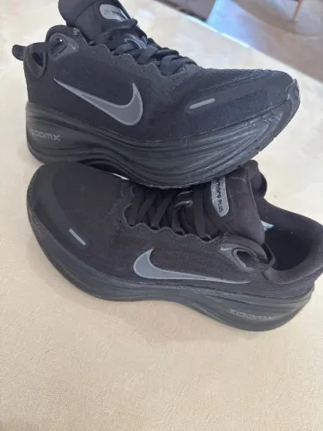 Käytetty Nike Vomero Plus Running Shoes
