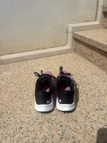Used Nike Performance Running Shoes bike — image 2 of 3