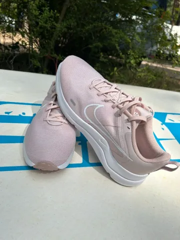 Used White Downshifter 12 Running Shoes