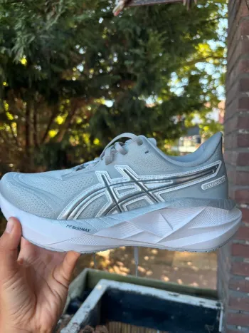 Tweedehands Asics Novablast 5 ATC bike — afbeelding 4 van 9