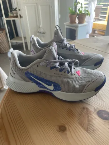 Brugt Rose Trail Running Shoes