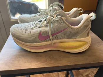 Used Nike Vomero 18 Running Shoes