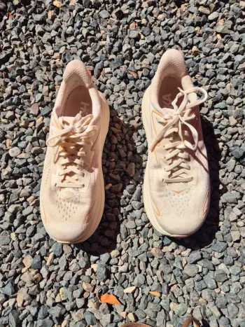 Used Hoka Running Shoes bike — image 3 of 4