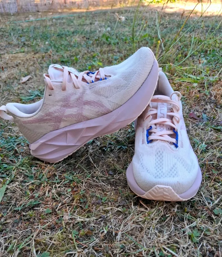 Gebrauchtes Asics Novablast 5 bike — Bild 2 von 8