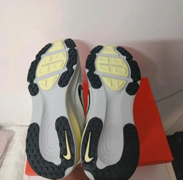 Used Nike Vomero 18 bike — image 5 of 6