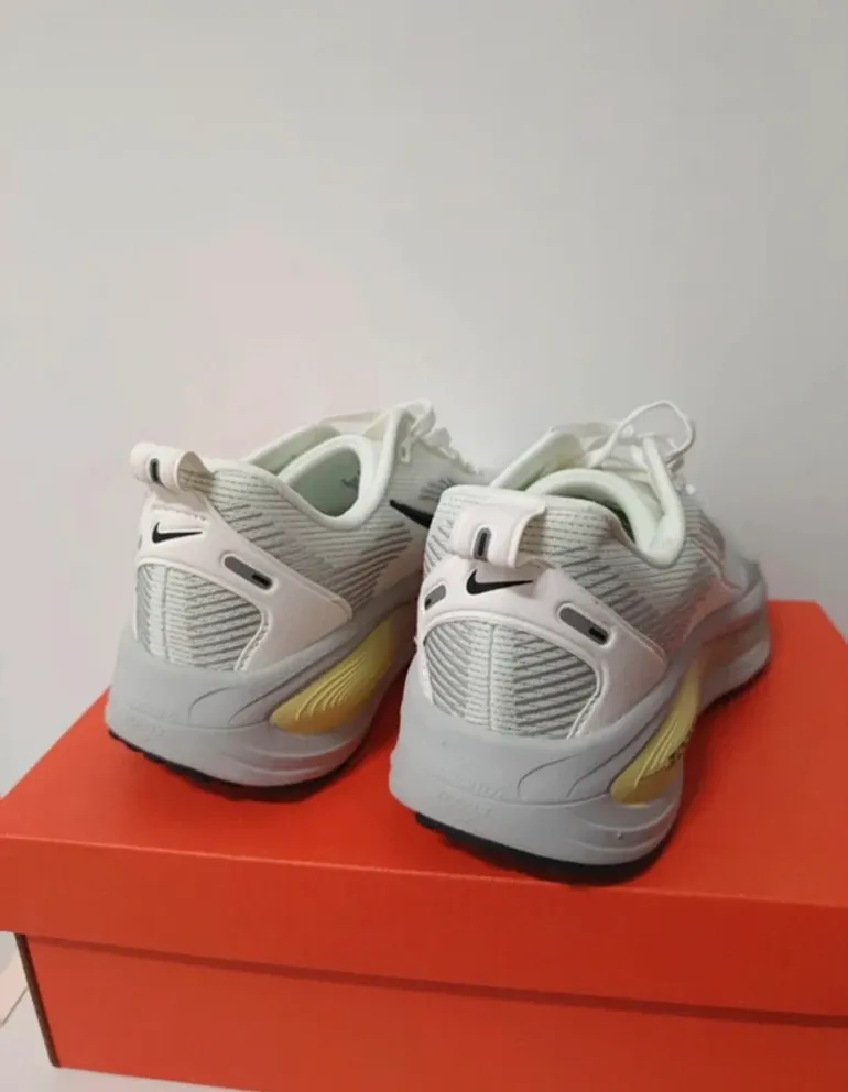 Used Nike Vomero 18 bike — image 4 of 6