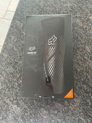 Used Fox Enduro pro knee guard 2024 bike — image 3 of 3