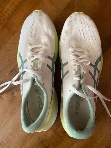 Gebrauchtes Asics Magic Speed 4 Running Shoes