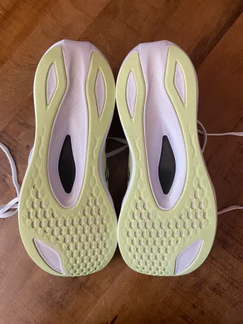Used Asics Magic Speed 4 bike — image 2 of 4