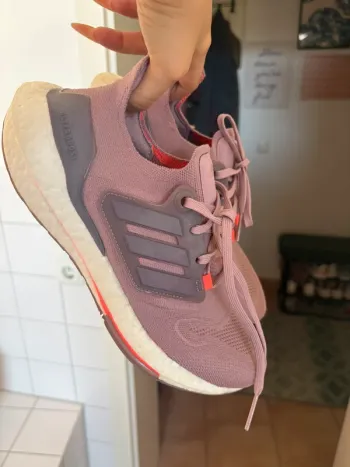 Used Adidas Ultraboost 22 bike — image 3 of 4